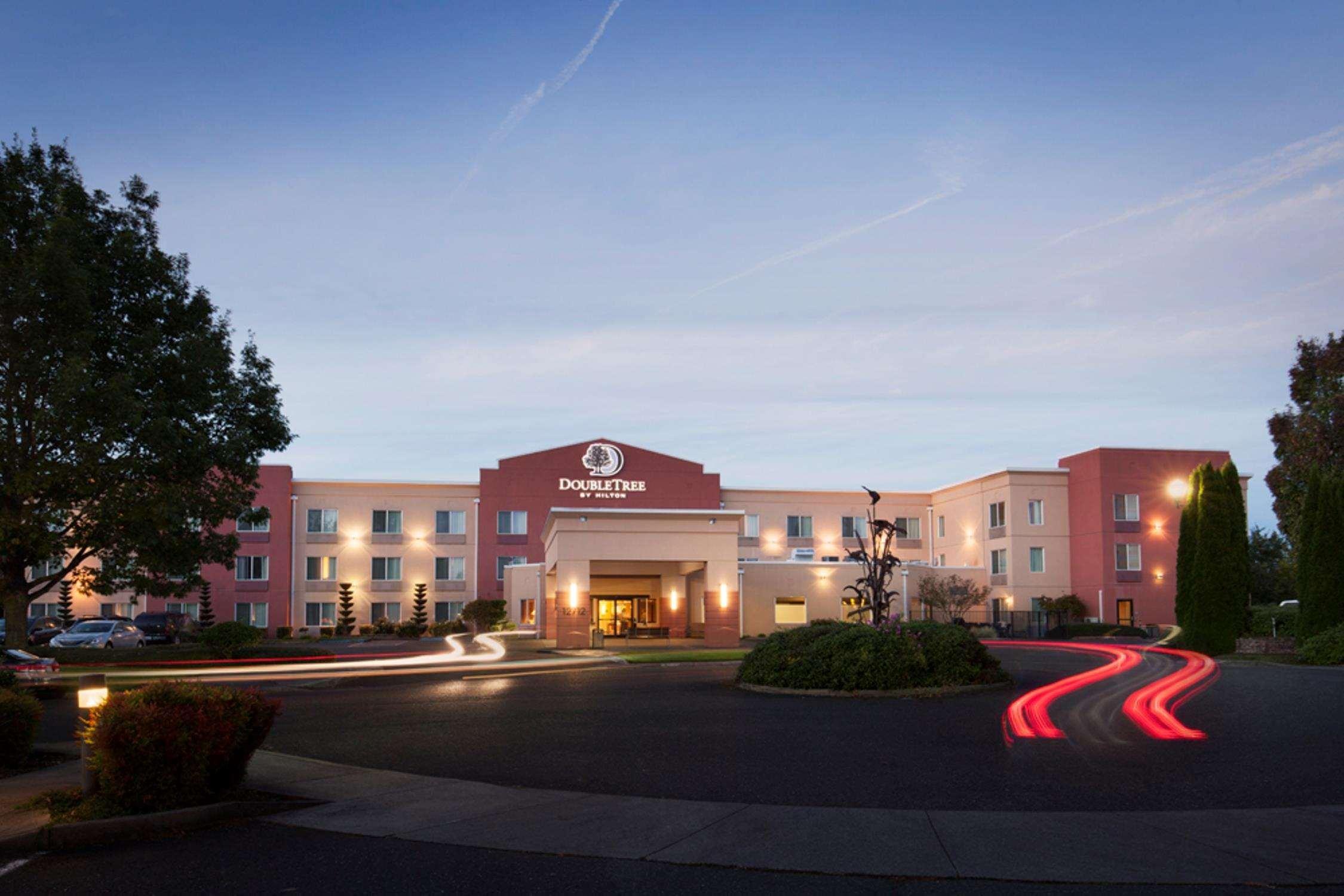 Doubletree By Hilton Vancouver Exterior photo