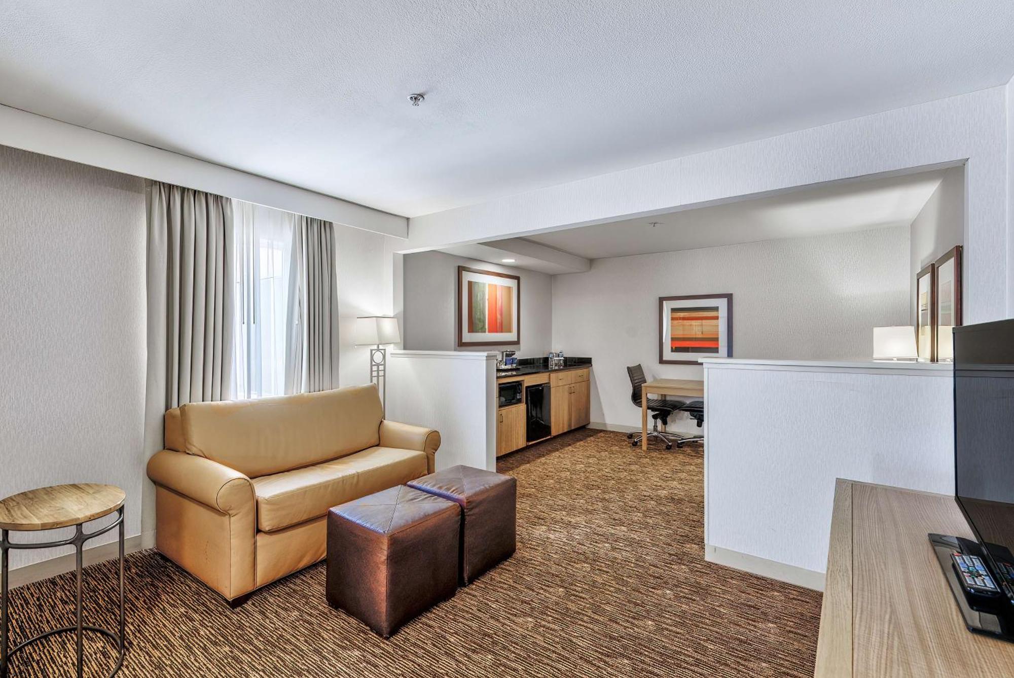 Doubletree By Hilton Vancouver Exterior photo
