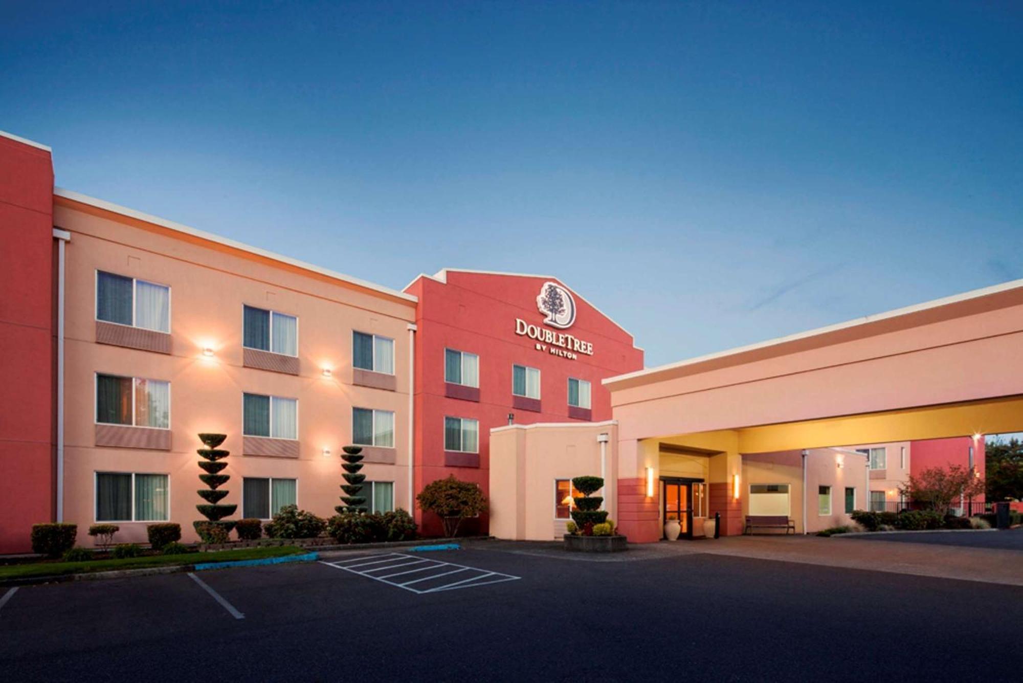 Doubletree By Hilton Vancouver Exterior photo